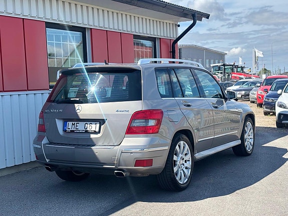 Mercedes-Benz GLK320 7 of 26