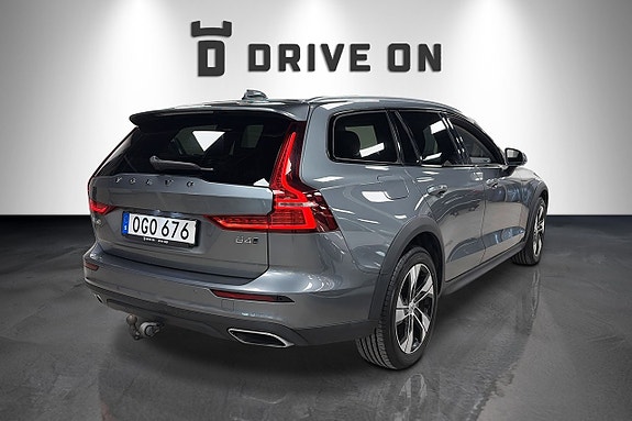 Volvo V60 Cross Country 4 of 19