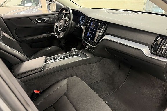 Volvo V60 Cross Country 7 of 19