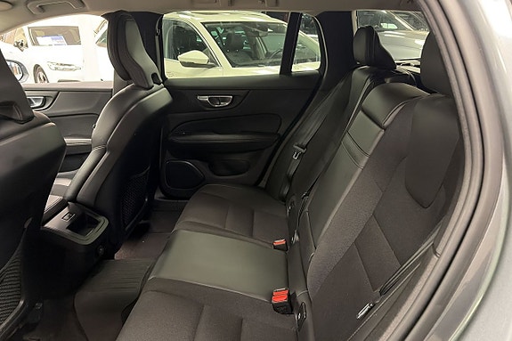 Volvo V60 Cross Country 10 of 19