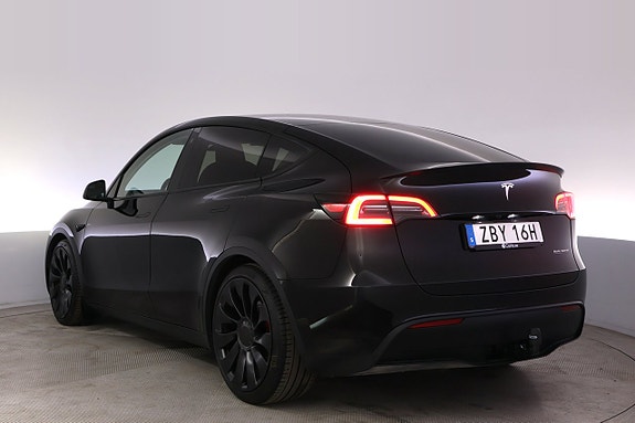 Tesla Model Y 4 of 5