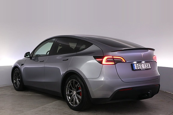 Tesla Model Y 4 of 5