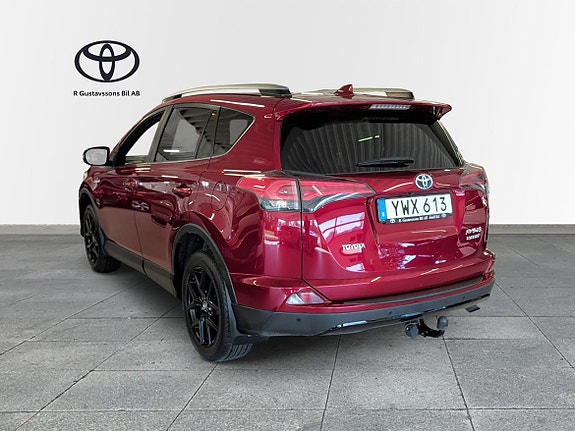 Toyota RAV4 4 of 5