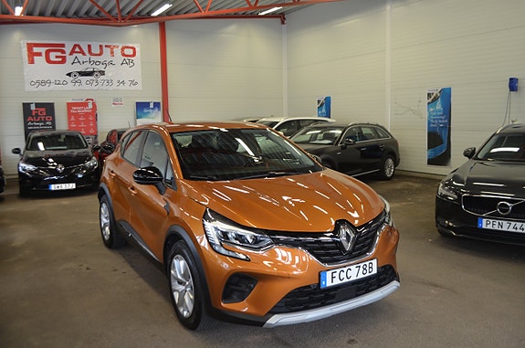 Renault Captur 3 of 26