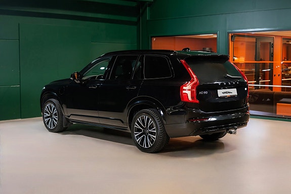 Volvo XC90 3 of 24