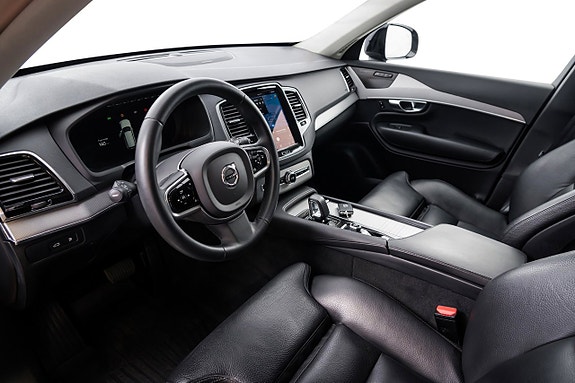 Volvo XC90 11 of 24