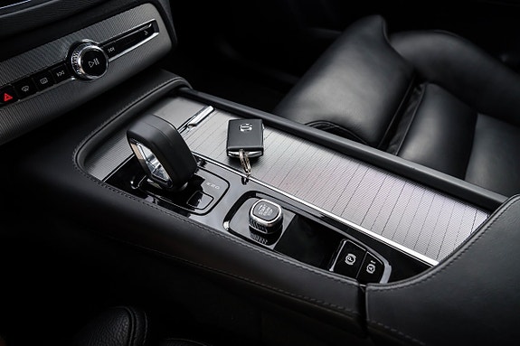 Volvo XC90 16 of 24