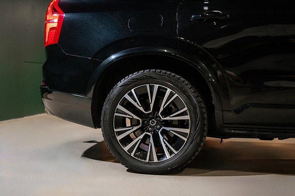 Volvo XC90 8 of 24