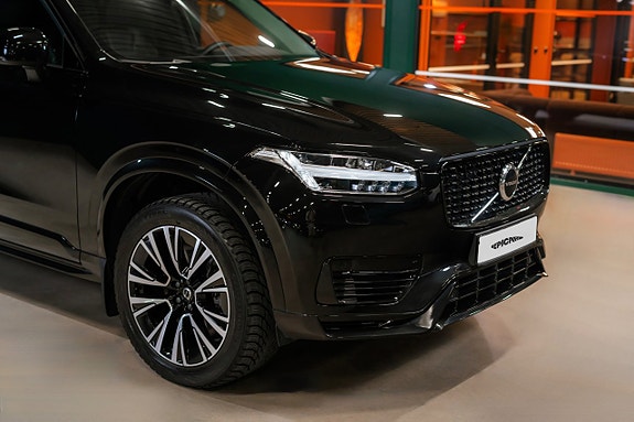 Volvo XC90 2 of 24