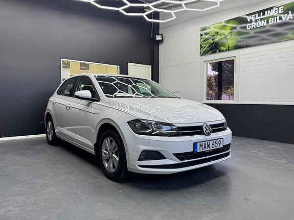 Volkswagen Polo 2 of 5