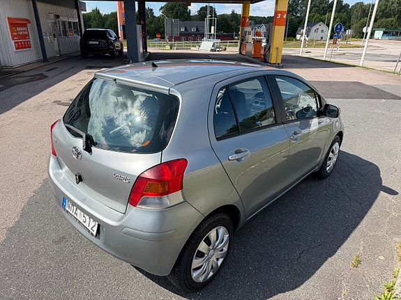 Toyota Yaris 10 of 14