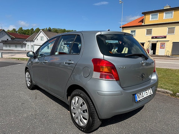 Toyota Yaris 3 of 5