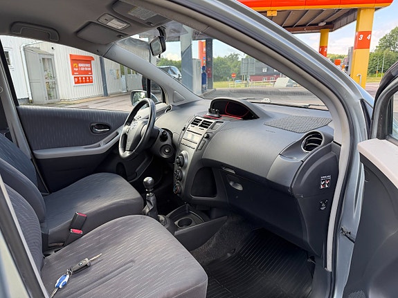 Toyota Yaris 13 of 14