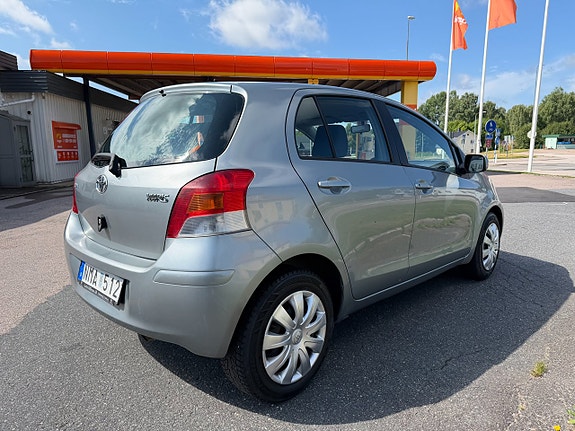 Toyota Yaris 4 of 5