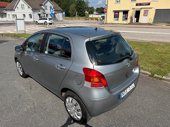 Toyota Yaris 9 of 14
