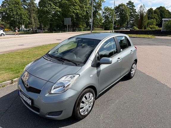 Toyota Yaris 8 of 14
