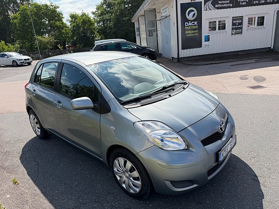 Toyota Yaris 7 of 14