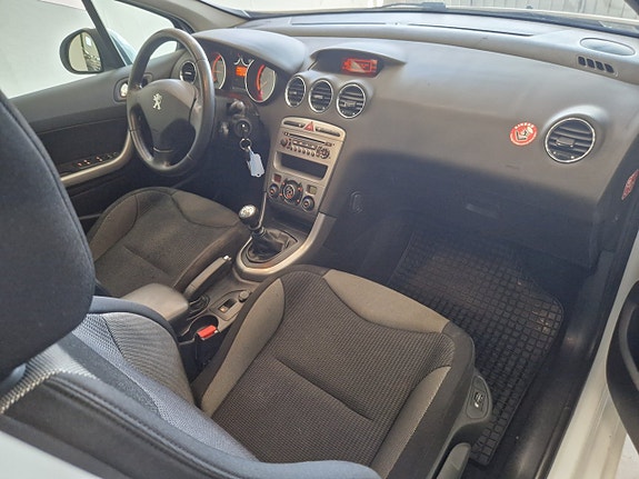 Peugeot 308 SW 6 of 15