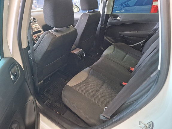 Peugeot 308 SW 9 of 15