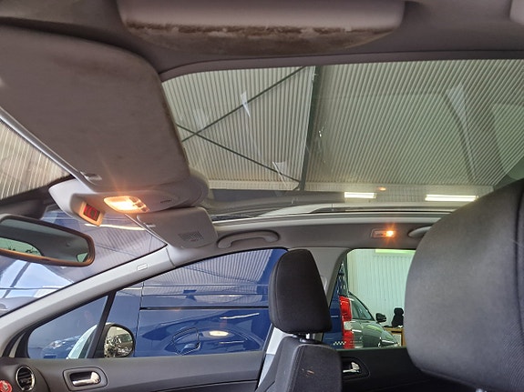 Peugeot 308 SW 11 of 15