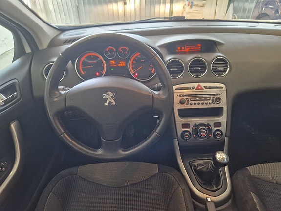 Peugeot 308 SW 8 of 15