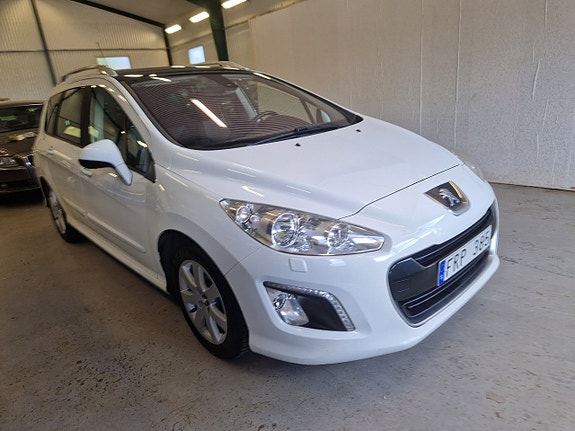 Peugeot 308 SW 2 of 5