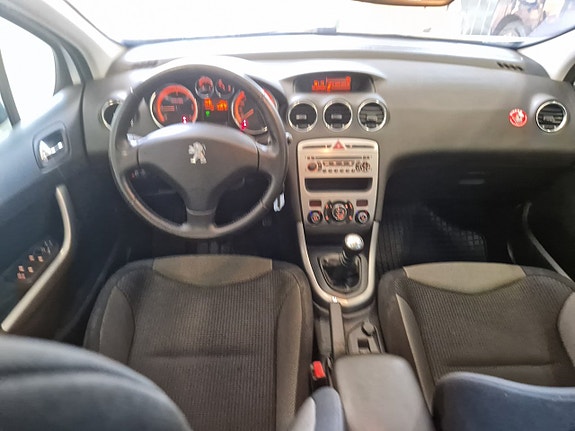Peugeot 308 SW 7 of 15