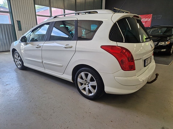 Peugeot 308 SW 4 of 5