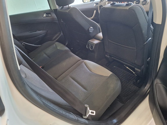Peugeot 308 SW 10 of 15