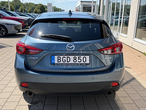 Mazda 3 5 of 5