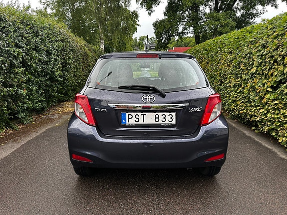 Toyota Yaris 2 of 5