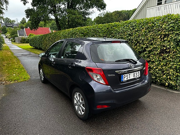 Toyota Yaris 3 of 5