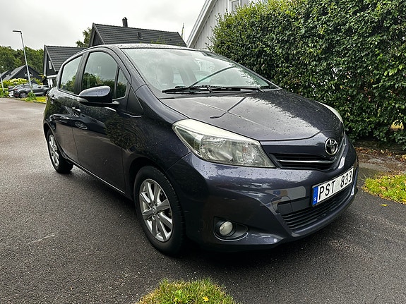 Toyota Yaris 4 of 5