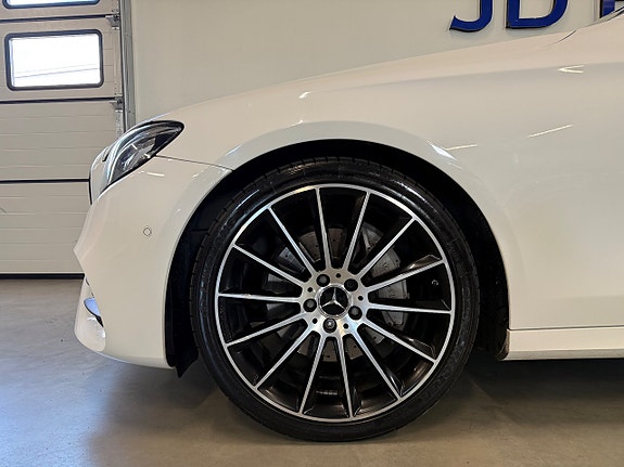Mercedes-Benz E220 8 of 20