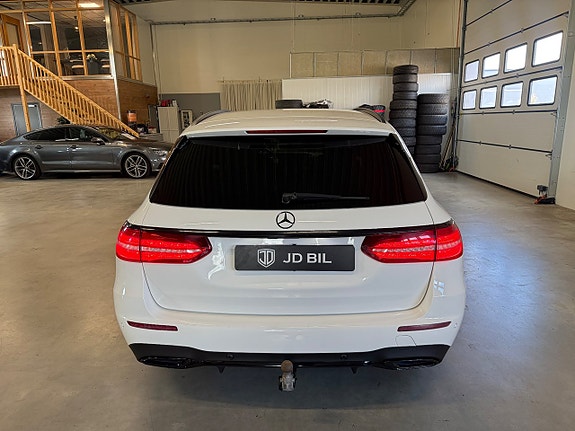 Mercedes-Benz E220 5 of 20