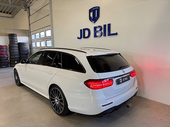 Mercedes-Benz E220 3 of 20