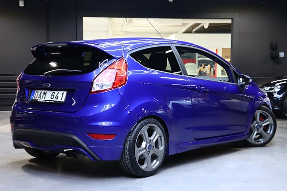 Ford Fiesta 4 of 5
