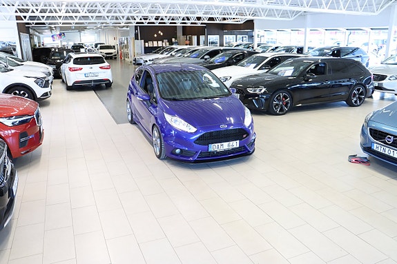 Ford Fiesta 3 of 5