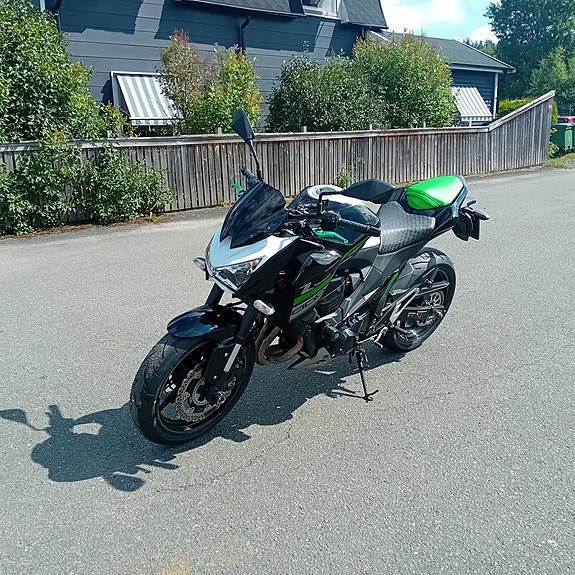 Kawasaki Z800 // Storservad, nya däck & drivpaket 6 of 8