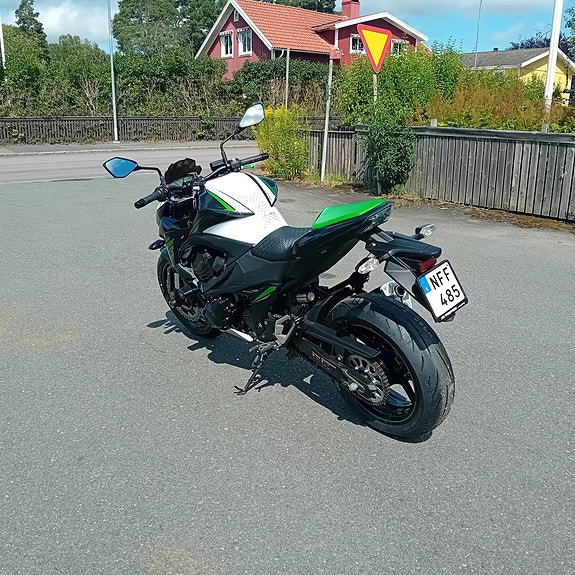 Kawasaki Z800 // Storservad, nya däck & drivpaket 7 of 8