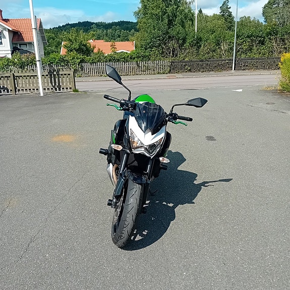 Kawasaki Z800 // Storservad, nya däck & drivpaket 3 of 8