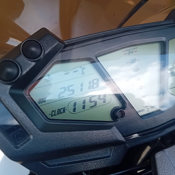 Kawasaki Z800 // Storservad, nya däck & drivpaket 8 of 8