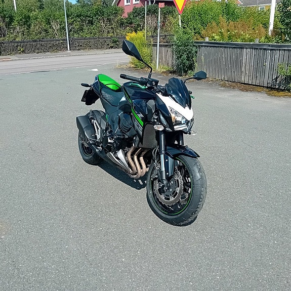 Kawasaki Z800 // Storservad, nya däck & drivpaket 2 of 8