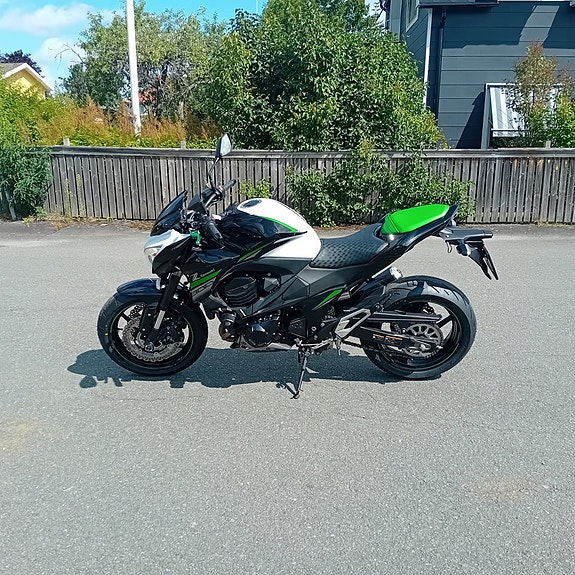 Kawasaki Z800 // Storservad, nya däck & drivpaket 5 of 8