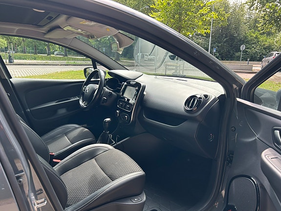 Renault Clio 6 of 10