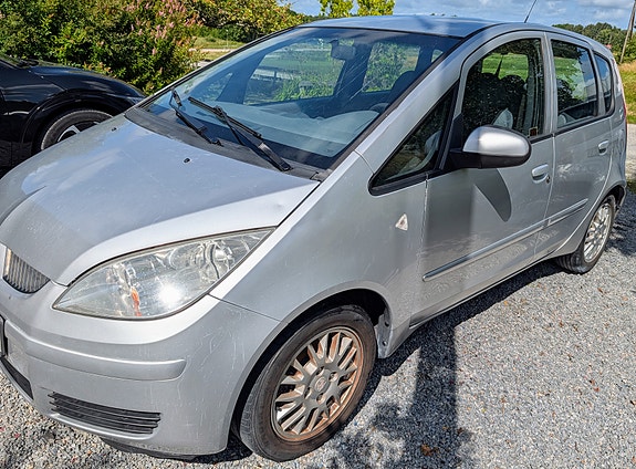 Mitsubishi Colt 2 of 4
