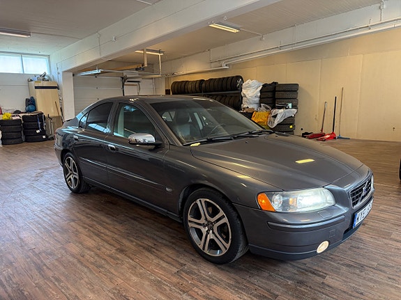 Volvo S60 4 of 5