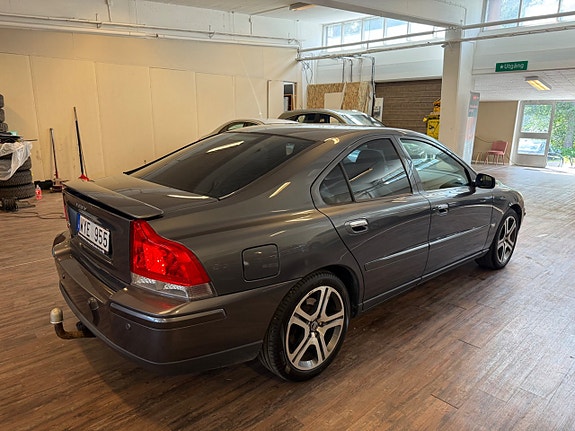 Volvo S60 3 of 5