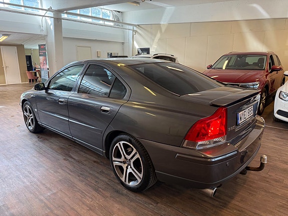 Volvo S60 2 of 5