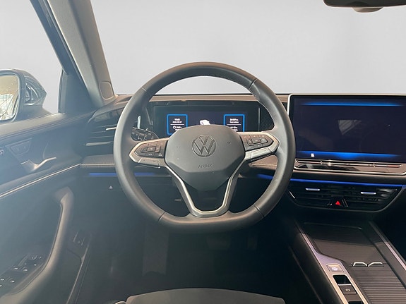 Volkswagen Passat 10 of 12